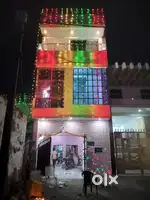 02 बेड रूम 01 बाथ रूम 01 किचेन और नीचे का पूरा पार्किंग हैं