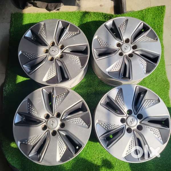 I want to sell HYUNDAI CONA 17 INCH ALLOY WHEELS ORIGINAL.