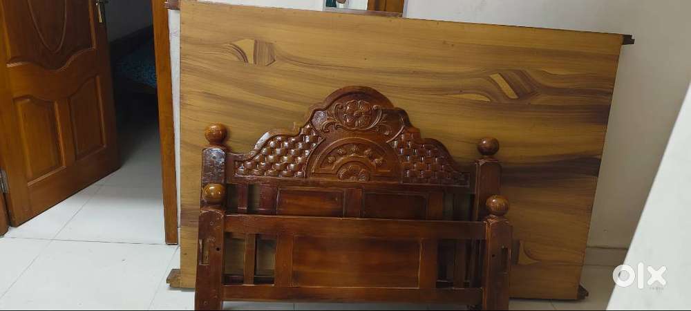 4 ft cot unused 2 months old