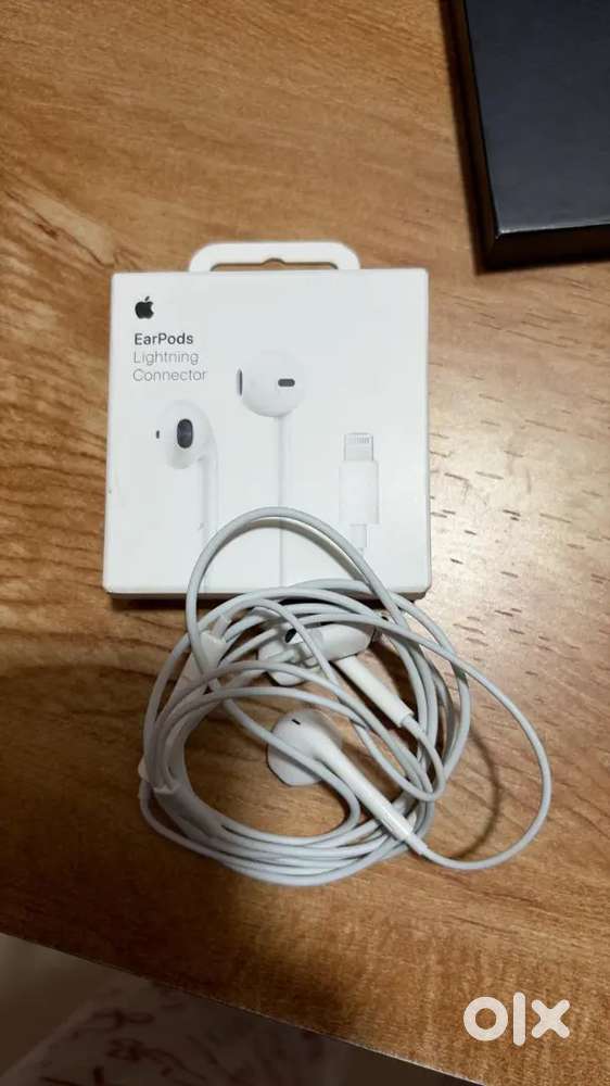 New earpods bt not C type its an old iphone pin type