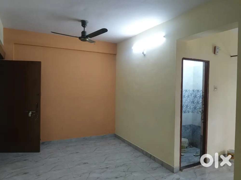 2bhk flat available for sale in kasturba nagar main road