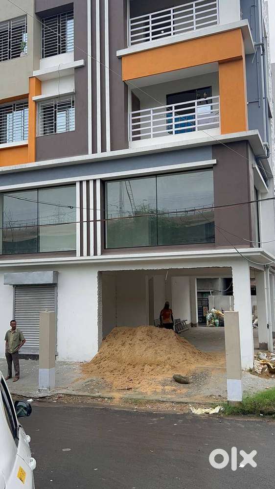 Showroom Space For Sale At E M Bypass