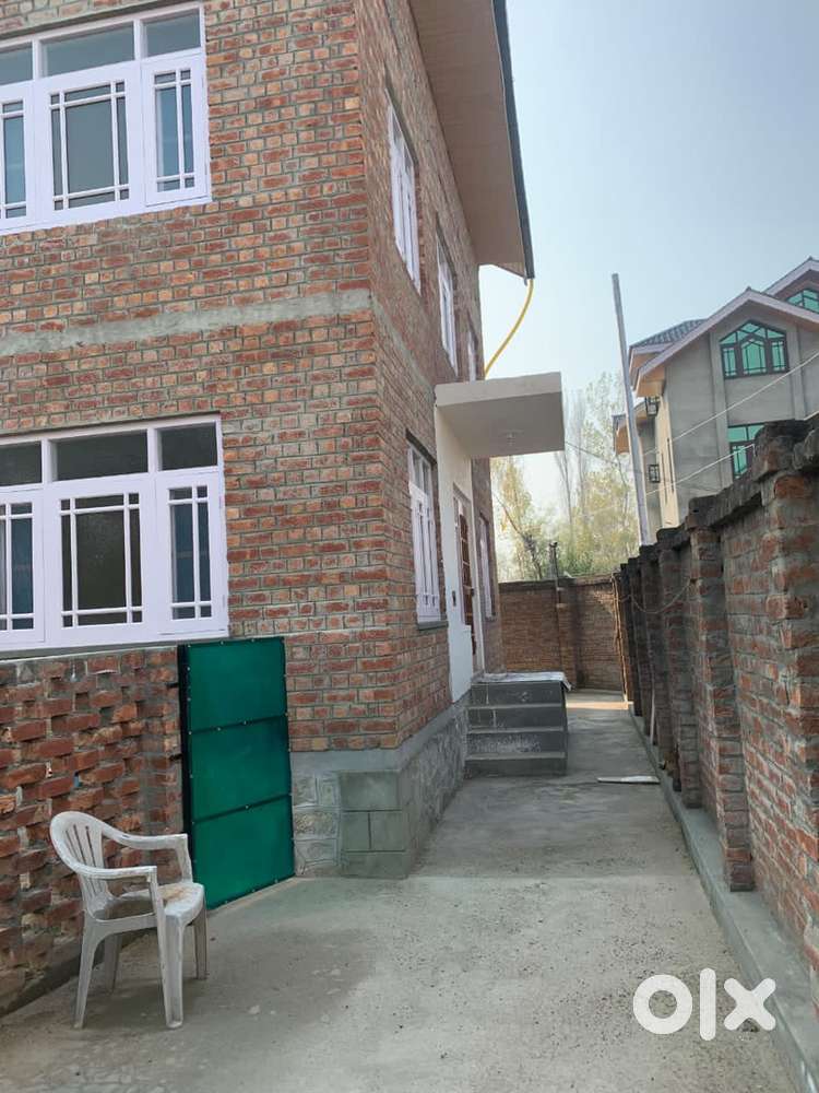 1.5 km from hyderpora chowck