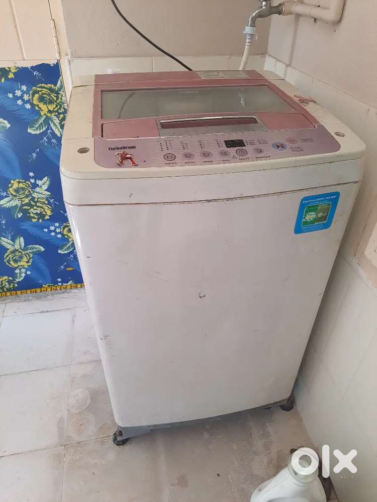 LG 6 kg topload washing machine