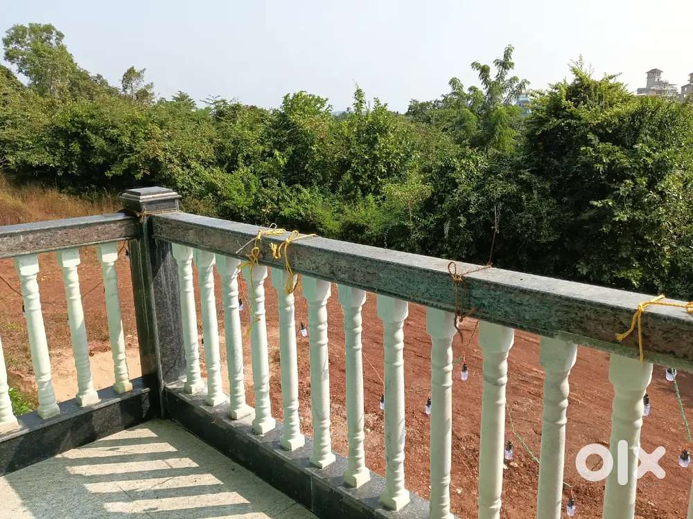 East facing gallery attached to living room. Mountain view