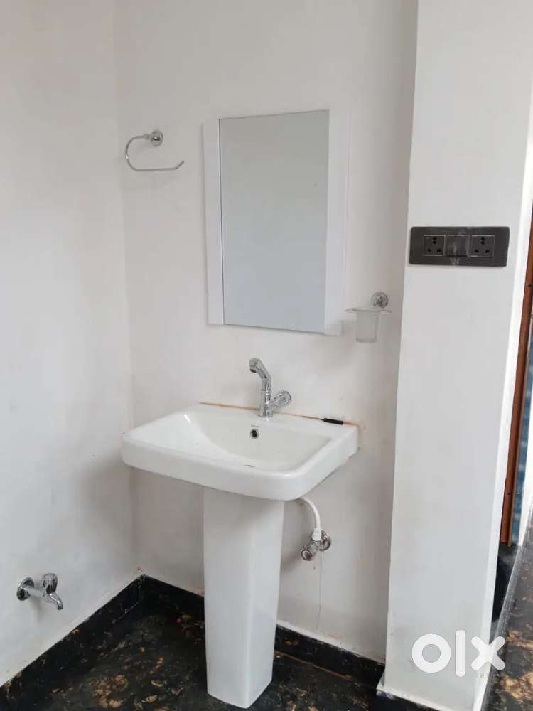 1room available for rent no car parking