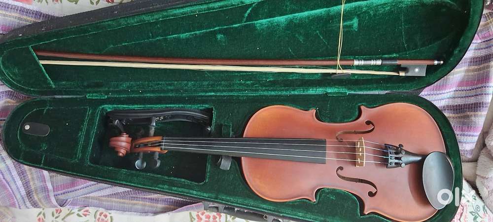 Granada Violin (Full Size 4/4) with Bow, Case & Shoulder Rest