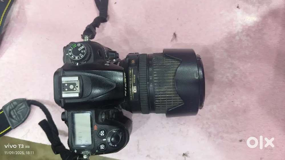 Nicon D7000 6 year old flaw less conditions. Lens free with the camera