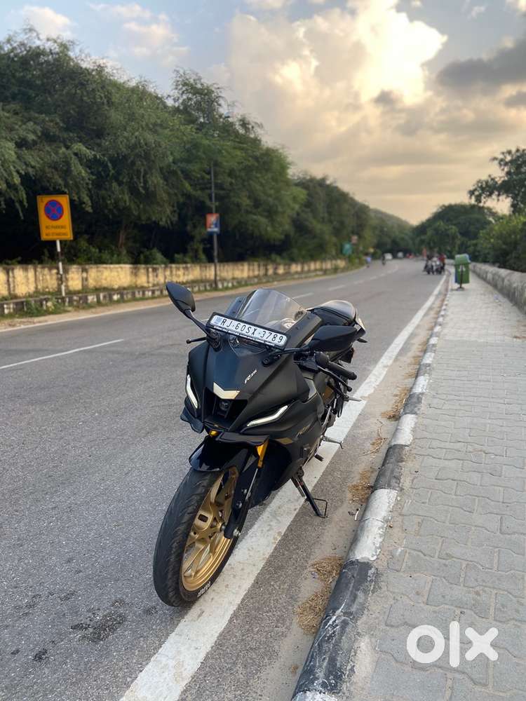R15 V4 Good condition 6month old only company guarantee