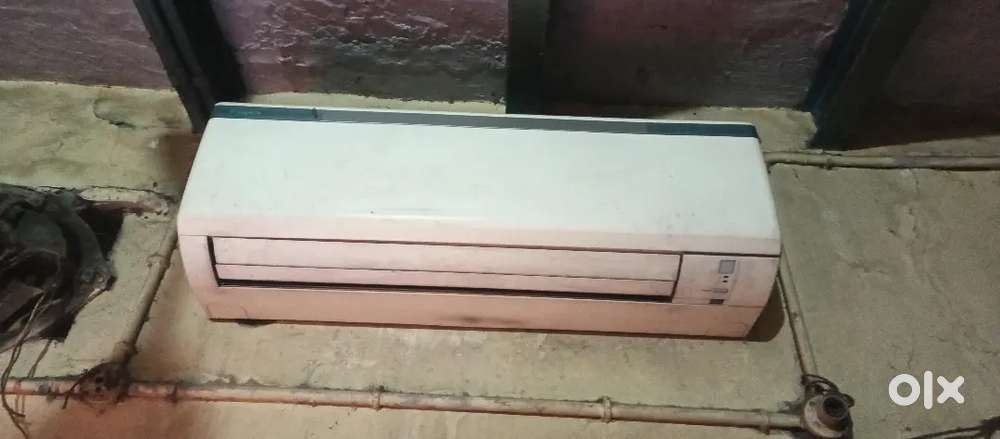 Daikin AC  1/2 ton 5 years old good working condition