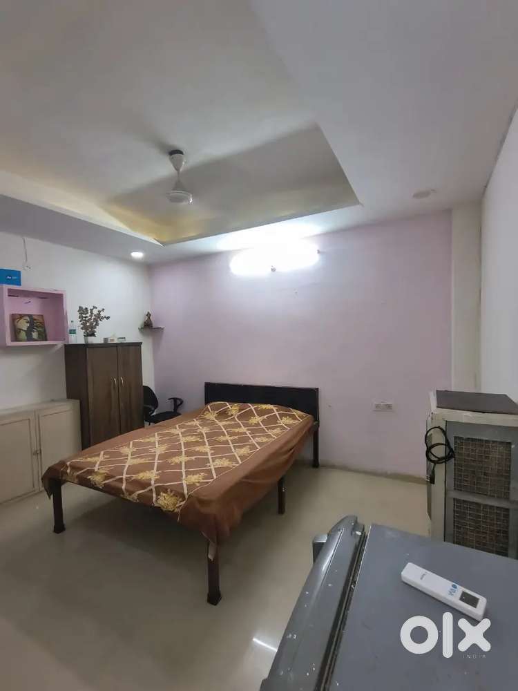 1bhk semifurnished flat Ground floor Indipendent