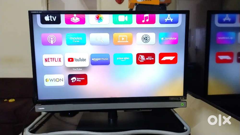 Toshiba Flat screen TV - HD 32 inches