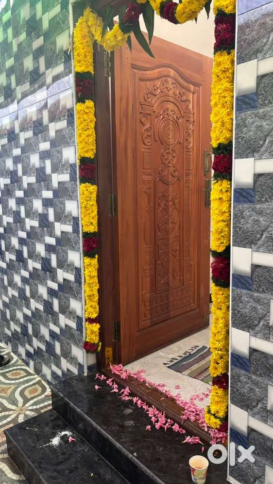 Newly built 2bhk house available with bore,car parking,separate eb