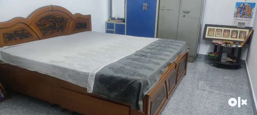 King size wooden cot 2 Years used