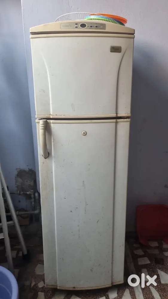 285 ltr working condition whirlpool refrigerator