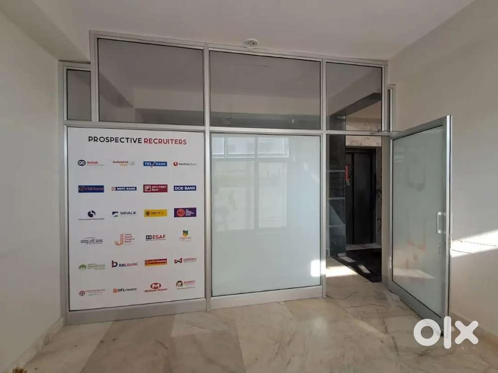 Aluminium structure with glass