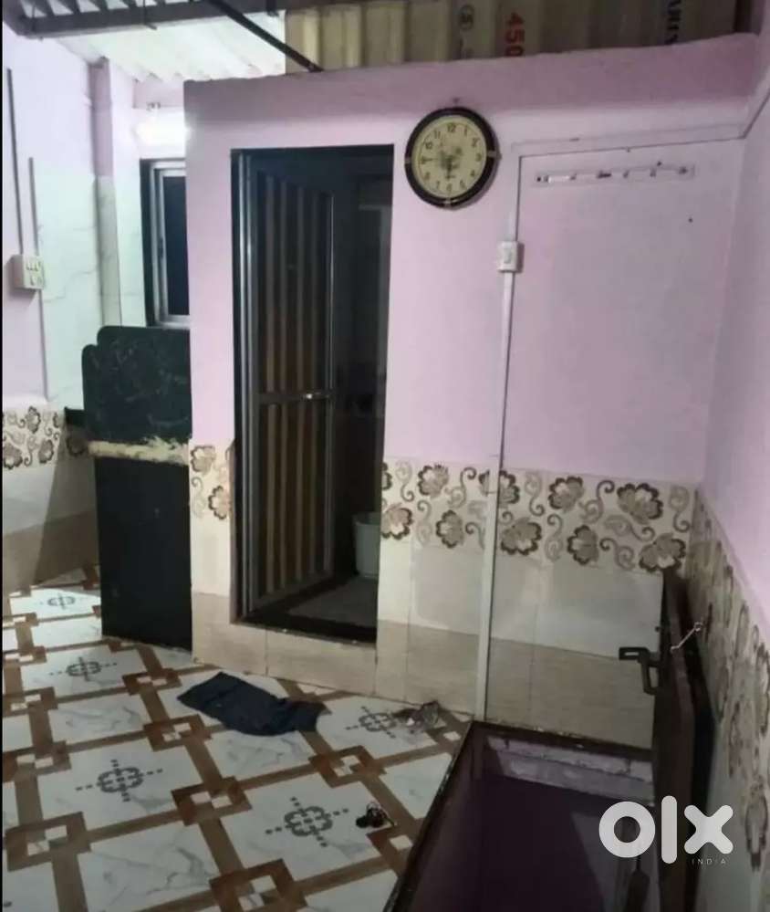 Single room available on rent