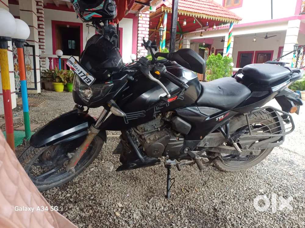 Apache RTR200 4V (Black Version)