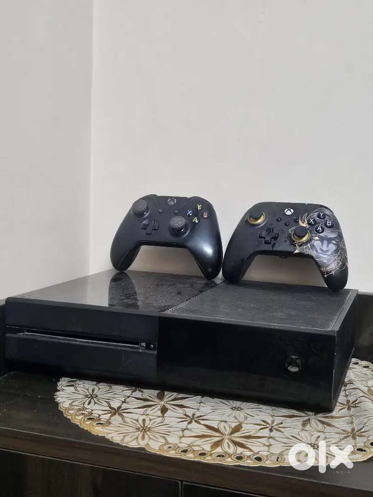 Xbox one with two controllers and games
