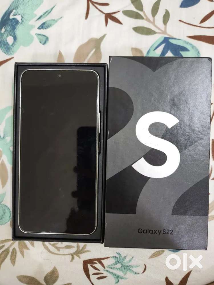 Samsung S22 128gb Brand new Scratches Condition