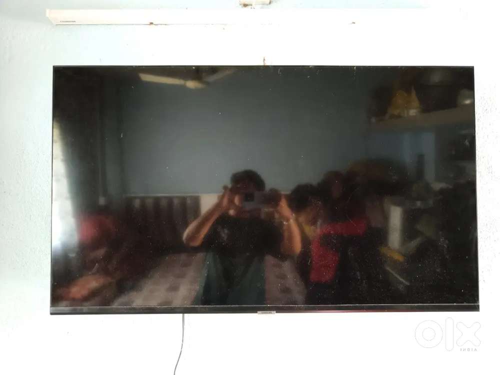 Crystal-Clear Samsung 43'' TV – Budget Friendly, Like New!