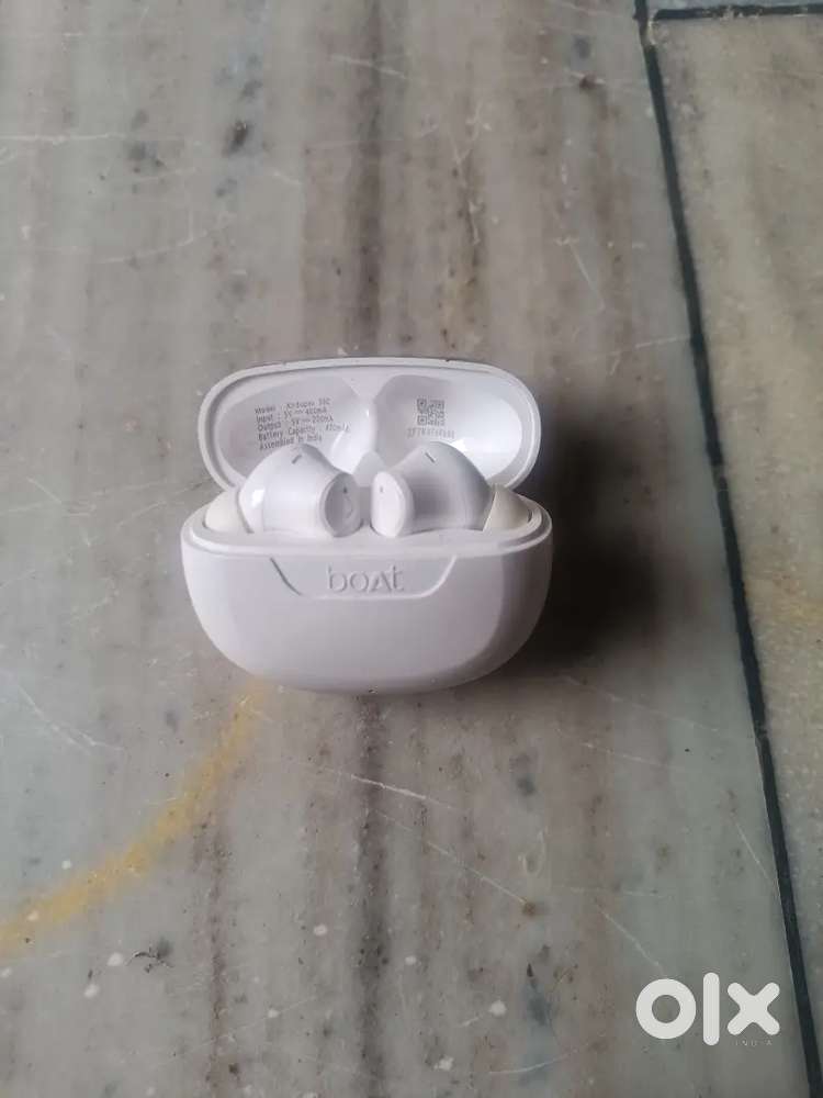 Boat Earbuds 300 Brand New. Excellent Features