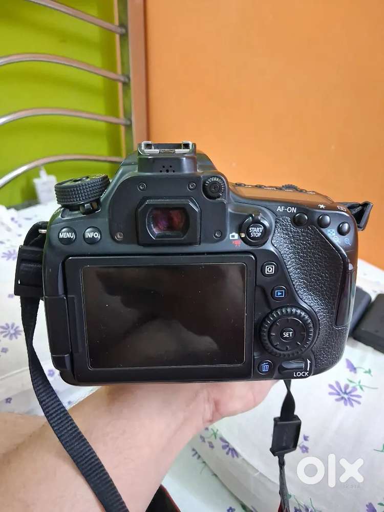 Canon 80d ,18-55mm , 50mm 1.8, Two canon batteries Free X1 trigger