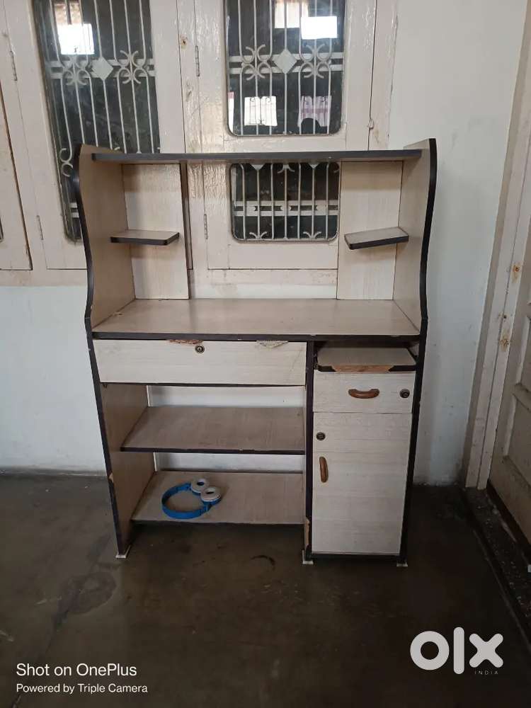 Computer tables