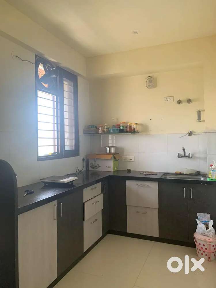 2BHK Semi furnished,only Veg Small Family,Car Parking,Balcony view