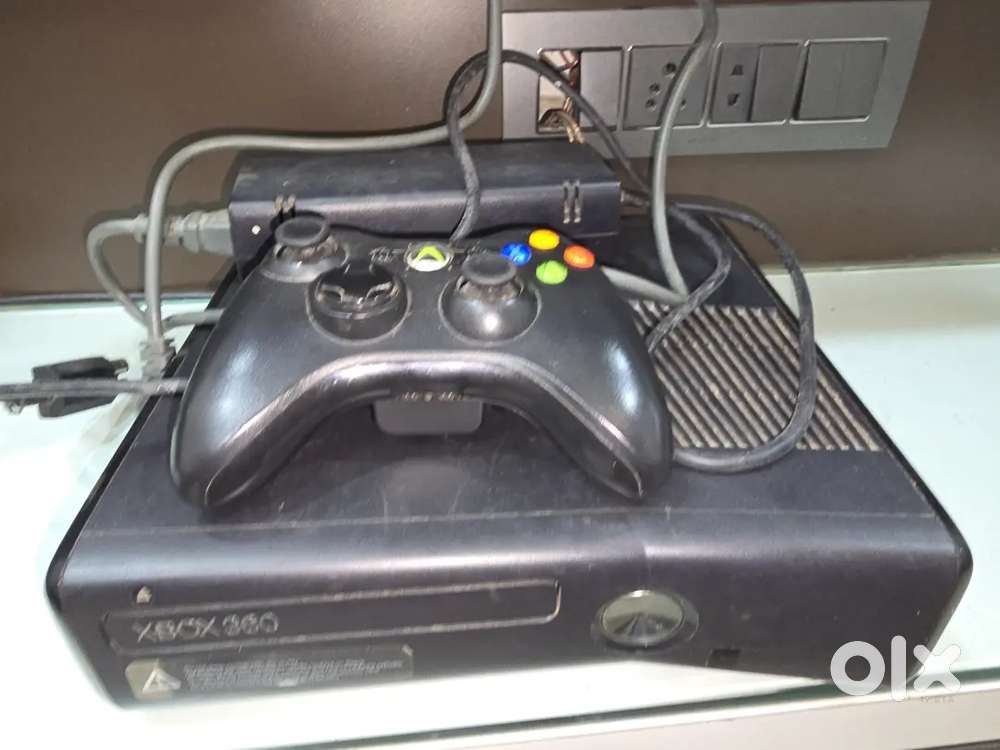 XBOX 360 AND CONTROLLER BEST CONDITION GRAB NOWWW!!!