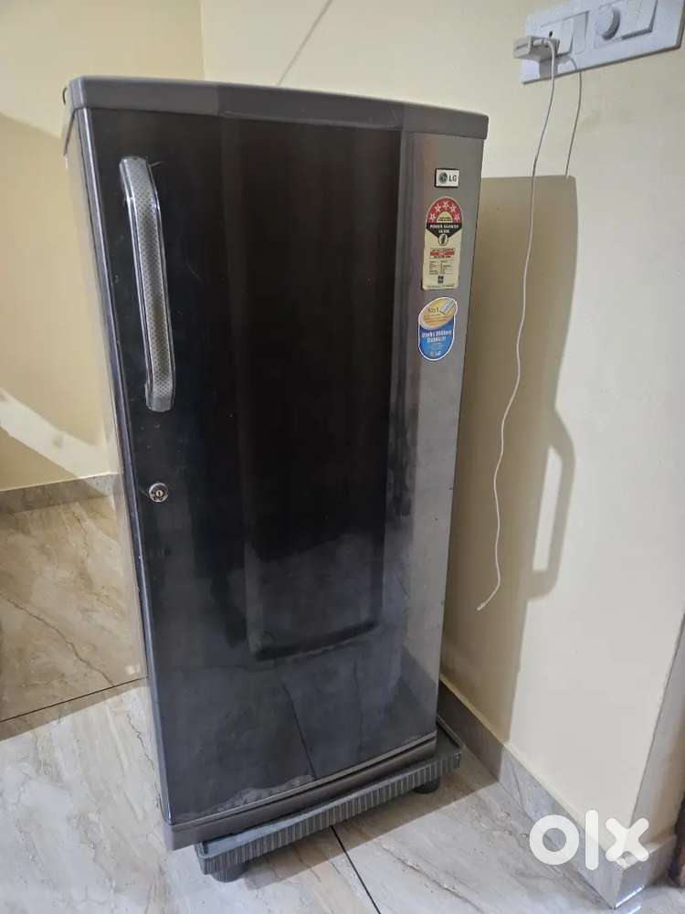 L G refrigerator Good cooling condition single door 5 star 2010 model