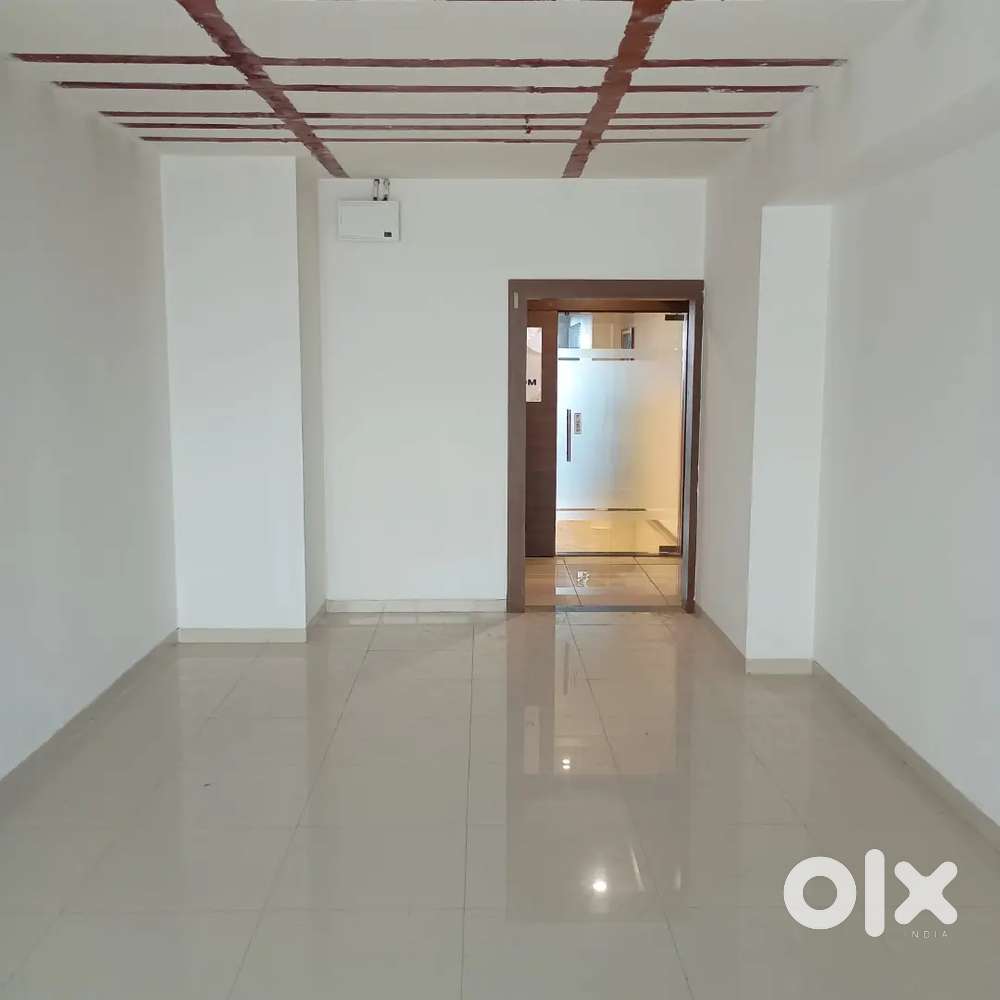 Office on rent near jalna road in commercial towar