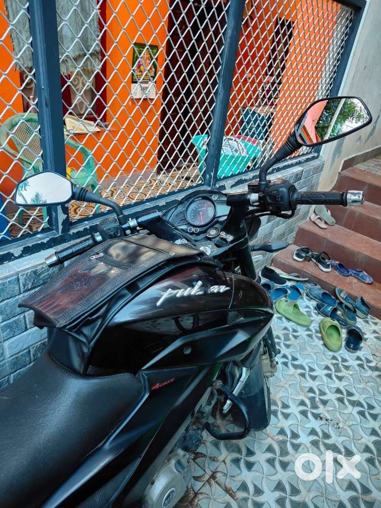 Bajaj pulser NS 200 with mirrors
