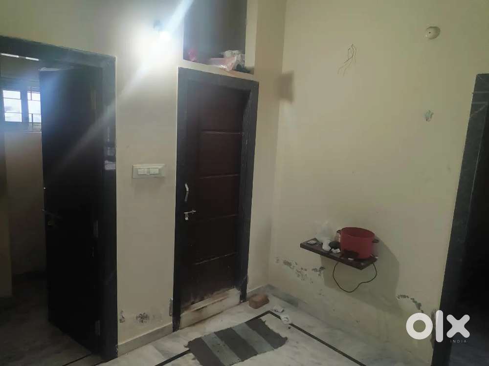 Sharing 1bhk, looking for room mate, only bachelor