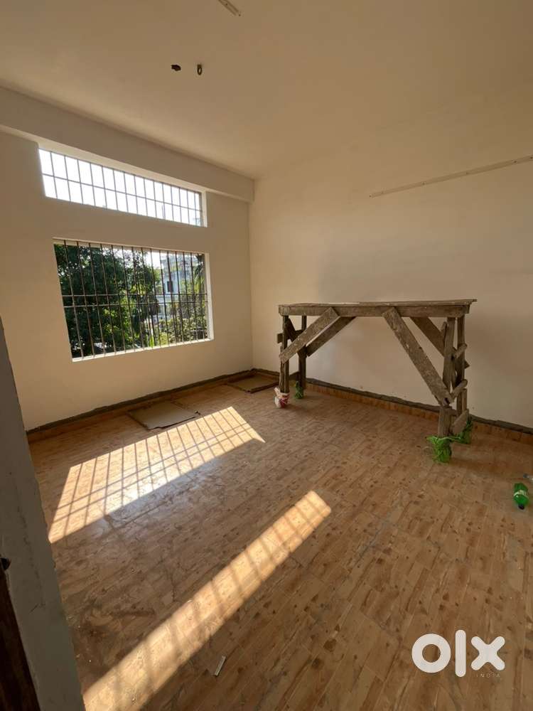 Single /1bhk avaiable sixmile 9/10k