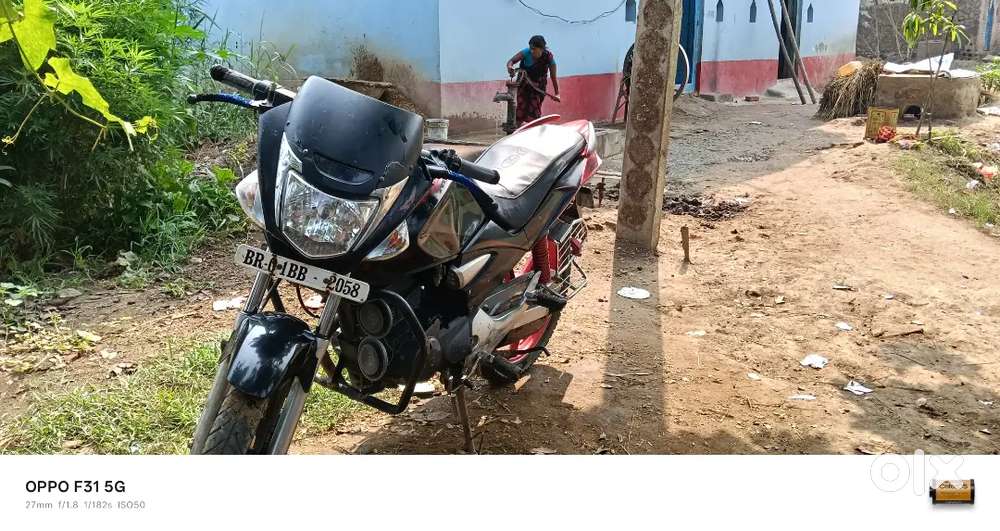 Paisa ke karan bech rahe hai