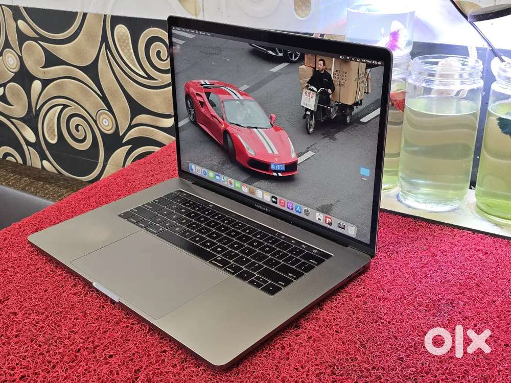 Apple Macbook Pro i7/16/256gb SSD 5.5gb Graphics 15inch Retina Display