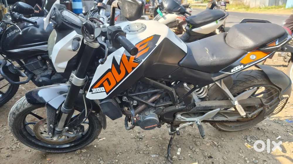 Ktm Duke rc 200 paratwada mein hai 65000 hoti