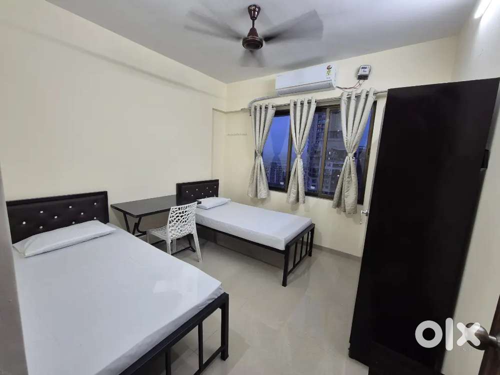 In KURLA Ready-to-move PG prime area premium comfort no brokerage