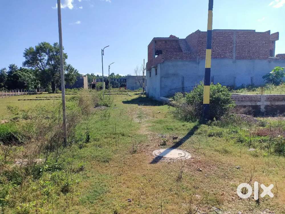 10 Marla plot in well maintained society