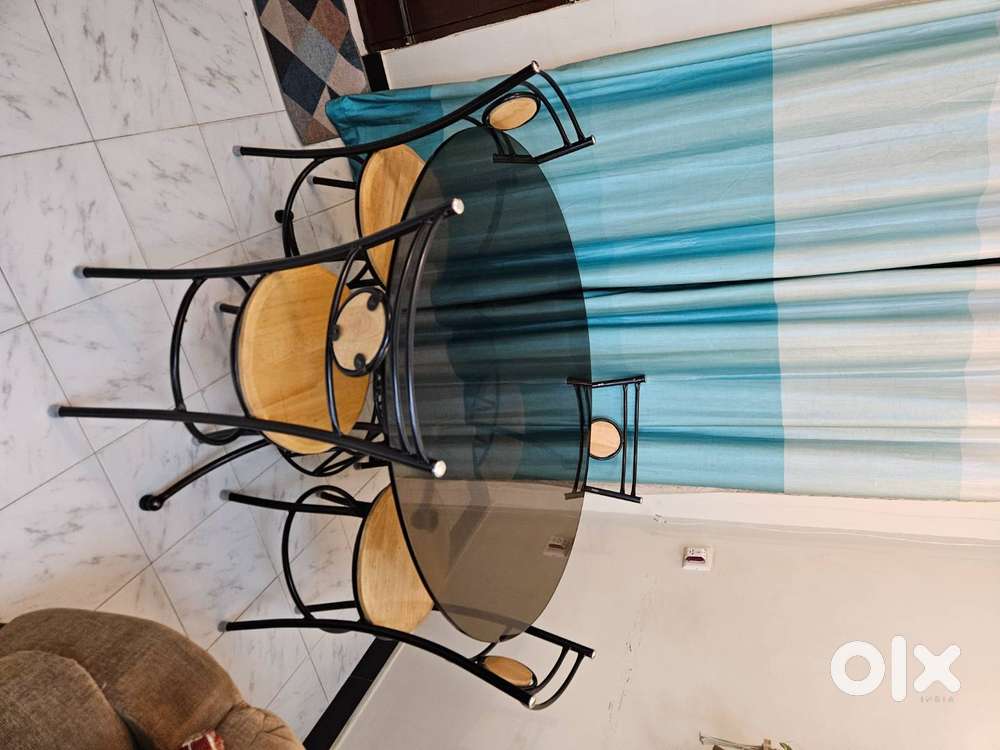 4 Seater Glass Round Table Dining Set For Sales