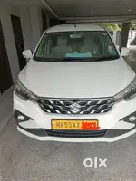 अनुभवी ड्राइवर की आवश्यकता है।  उबर टैक्सी के लिए।