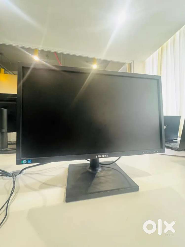Samsung 22inch ultra HD monitor X 4 nos