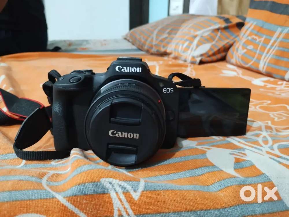 Canon EOS R50 RF S18-45MM mirrorless camera