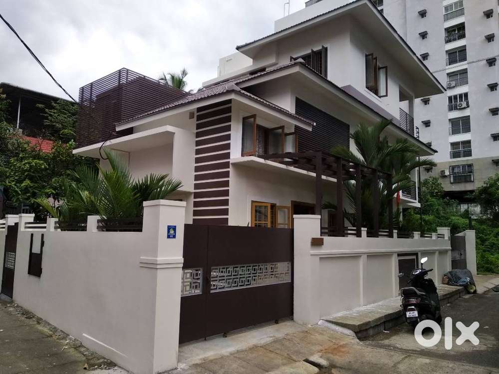 Single Executive Fully Furnished Accommodation 1BHK Kumaranasan Nagar