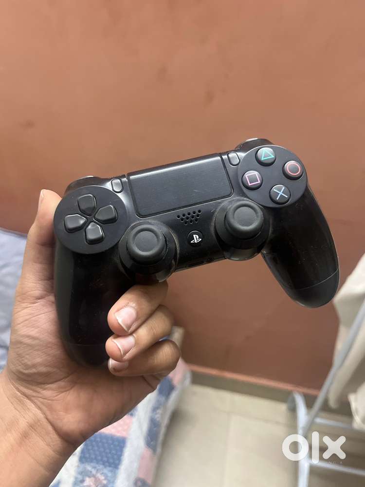 Ps4 controller ( good condition)