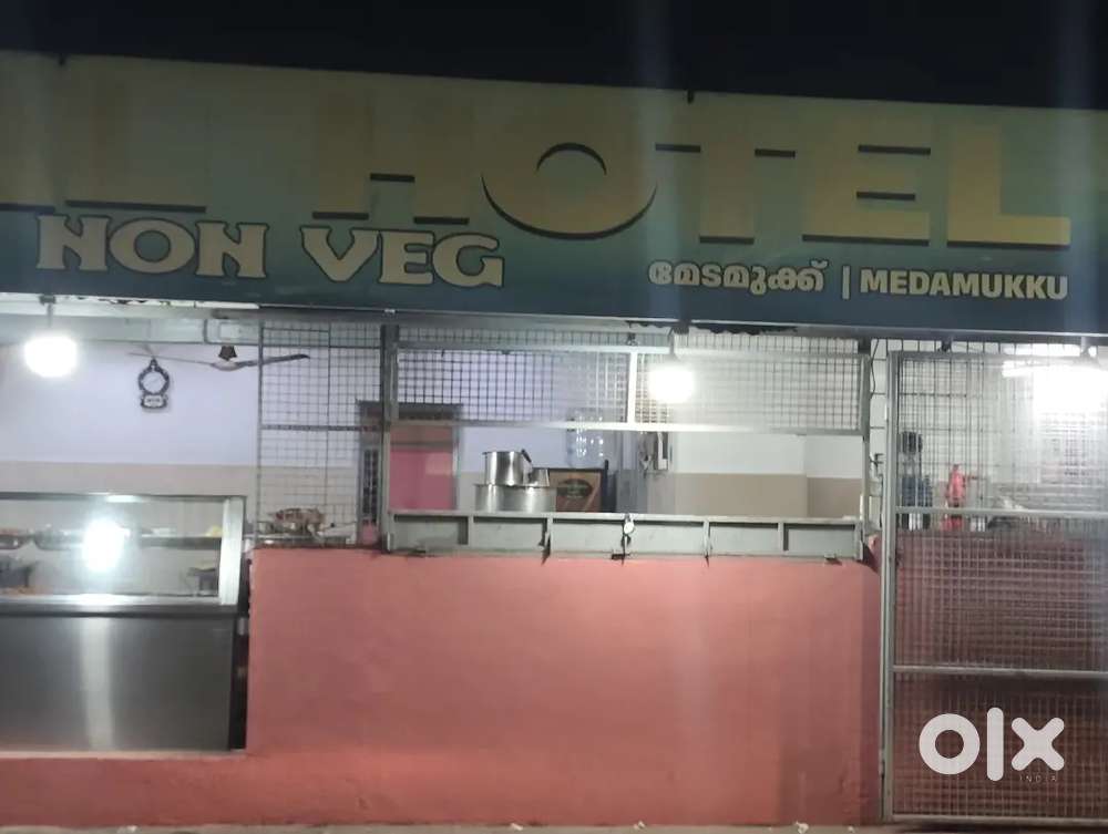 Tea Master and vada master, Attukal Hotel, Thiruvananthapuram