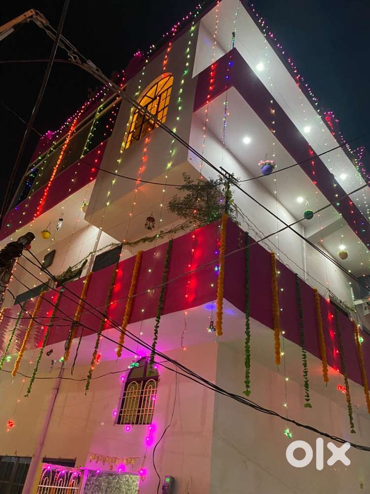 Open kitchen and a good ventilation system. Stays cool during summer.