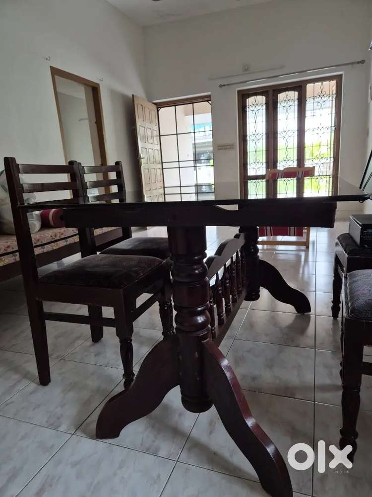 Elegant 4-Seater Wooden Dining Table with Glass Top