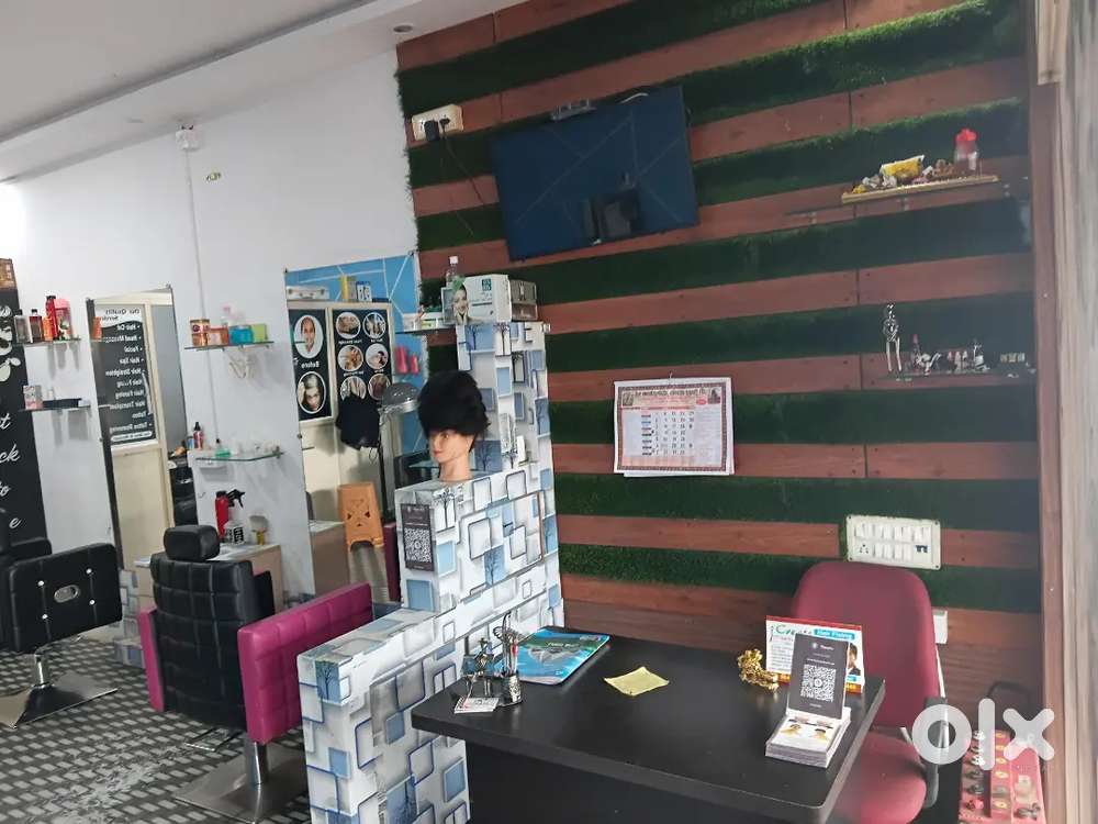 Running men's Salon for sale